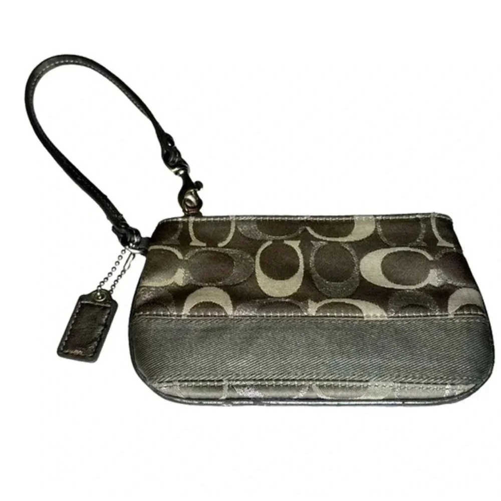 Coach Signature Mono Wristlet w/ Patent Leather
Gray/Silver Metallic (6"x4")